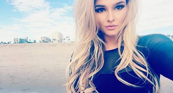 فتاة ملعب واندا العارية تخطف الأضواء من نهائي دوري الأبطال