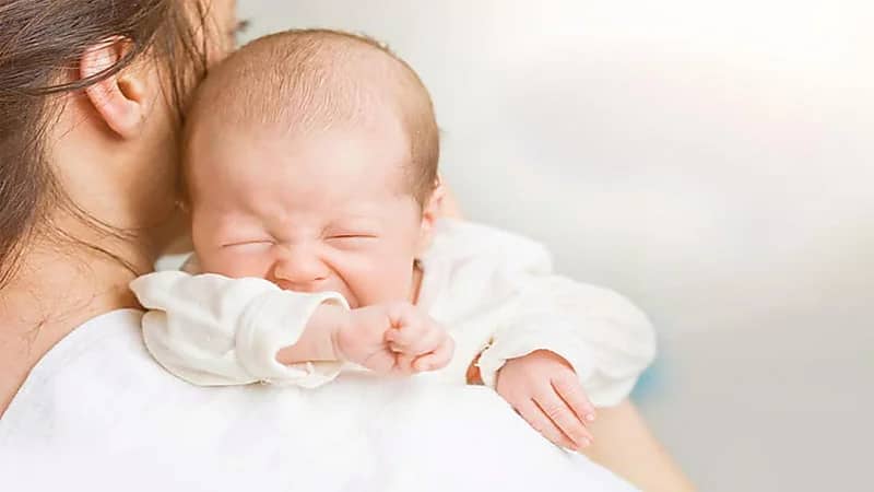 فوائد تجشؤ الطفل بعد إرضاعه