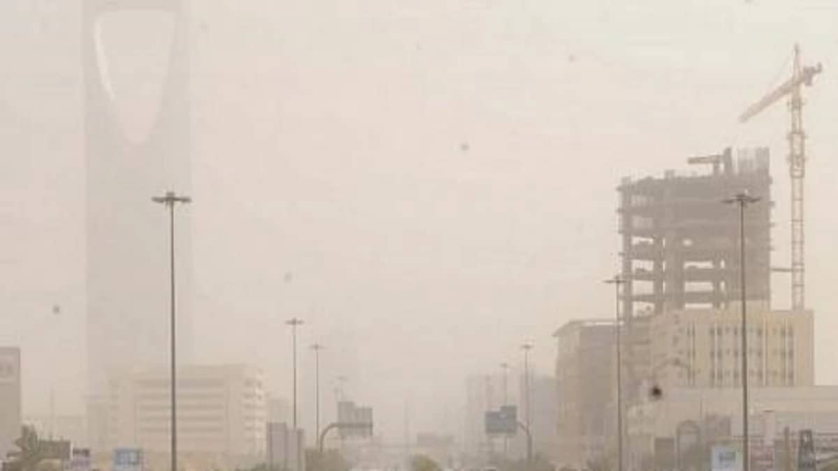 استمرار الرياح والأتربة المثارة على محافظات ومراكز الرياض