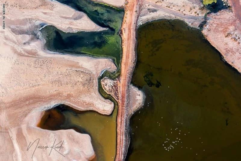 بالصور.. بحيرات سلطنة عمان باللون الوردي