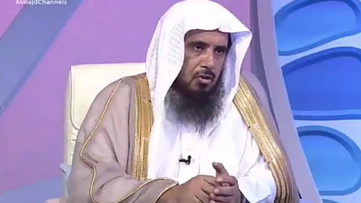 بالفيديو.. الخثلان يوضح حكم زيارة قبر الوالدين وعلاقتها بالبر 