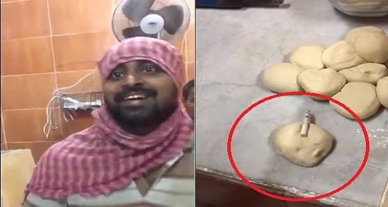 شاهد.. عامل يضع سيجارة علي رغيف الخبز دون مبالاة