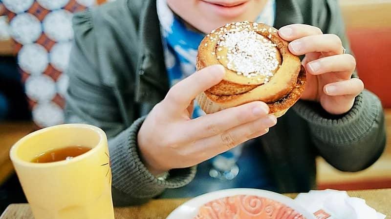 عادة شائعة أثناء تناول الطعام وراء زيادة خطر التسوس