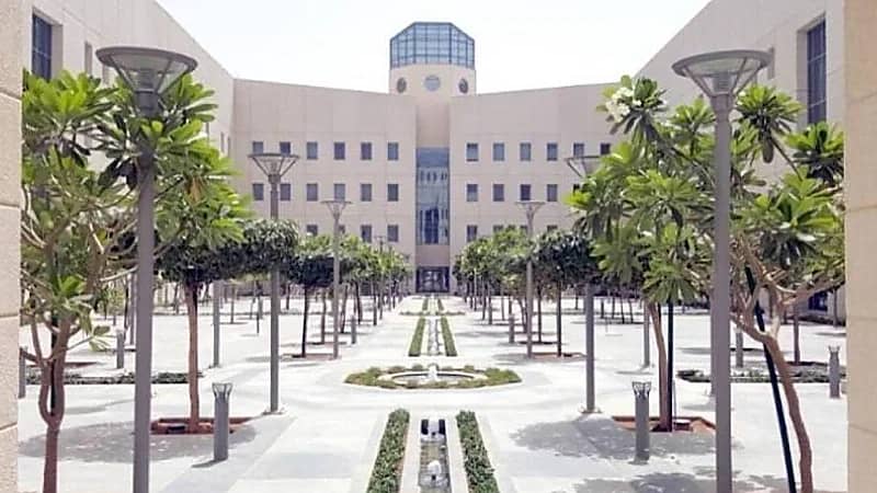 الحضور والانصراف في المدارس عبر بصمة الصوت والوجه والإصبع