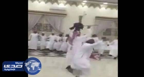 بالفيديو.. سباق خطير بين عجائز غلبوا الشباب