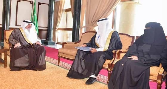 أمير تبوك يستقبل مدير جمعية  " جستر " ويتسلم عضويتها الفخرية
