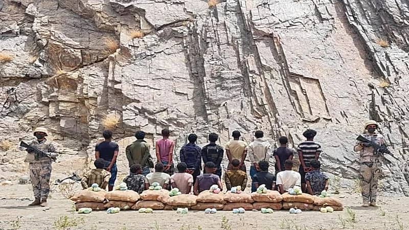 القبض على 21 شخصًا لتهريبهم وترويجهم مواد مخدرة