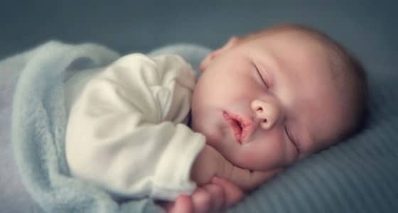 بعد مرور 40 عاما على الولادة.. أسرتان تكتشفان تبديل طفلتيهما