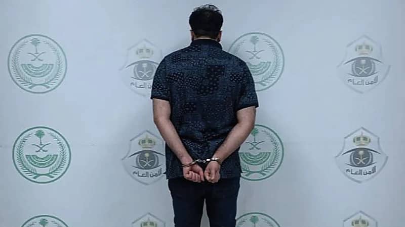 ضبط مواطن نشر محتوى مرئي يهدد مستخدمي منصات التواصل بالقطيف .. فيديو