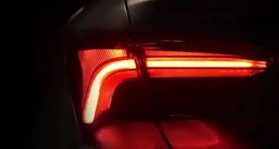 تويوتا أفالون 2019 تظهر مصابيحها الخلفية المثيرة