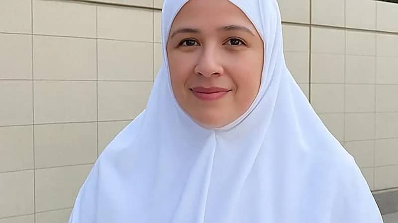 ياسمين عبدالعزيز تؤدي مناسك الحج وسط أجواء روحانية