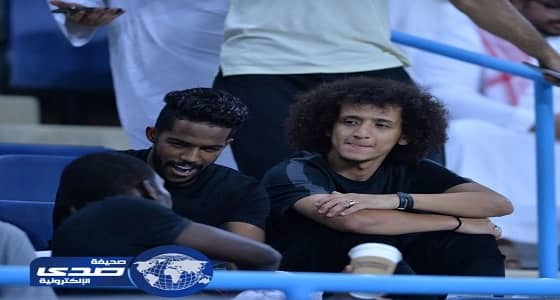 بالفيديو والصور.. الهلال يقدم " عموري " للجماهير بين شوطي مباراة الهلال والشباب العماني