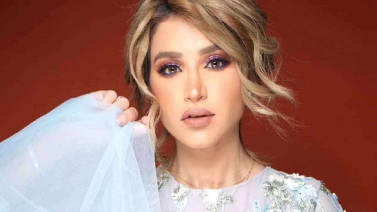 نهى نبيل تثير الشكوك حول تخليها عن جنسيتها