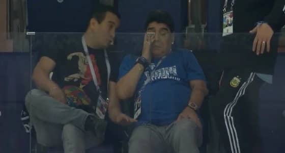 بالصور.. مارادونا يدخل في نوبة بكاء بعد مباراة الأرجنتين وكرواتيا