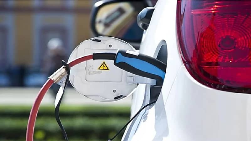 تعاون مشترك بين أرامكو و" عبدالله للعلوم والتقنية" لإنتاج وقود متطور للسيارات الهجينة