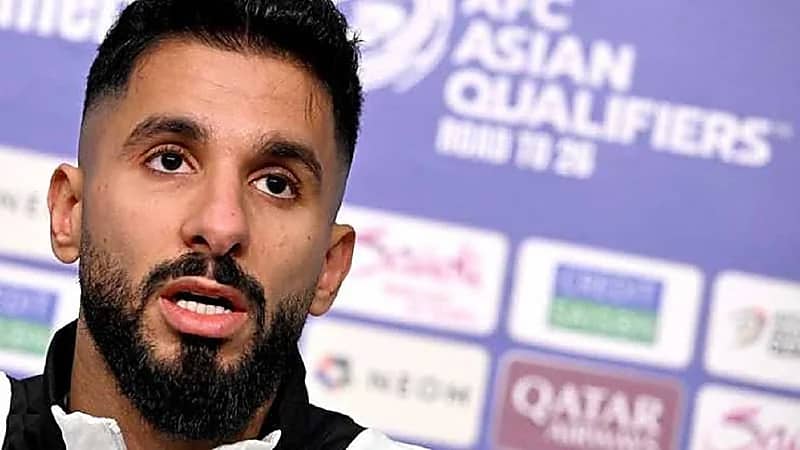 الصقور يستقبل الشهري بطريقة لافتة في تدريبات الاتحاد.. فيديو