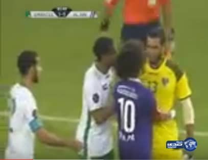 بالفيديو.. حارس مرمى يعاقب مهاجمًا فى الدوري الإماراتي