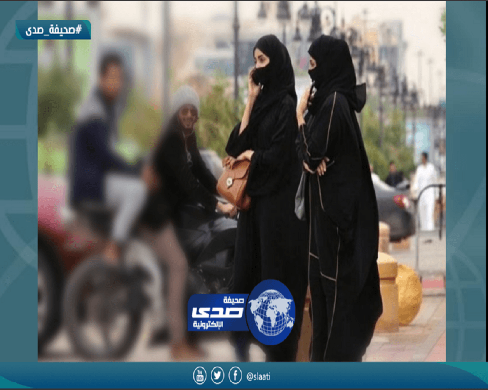 شاهد بنات يتعرّضن لمضايقات في مول بجدة