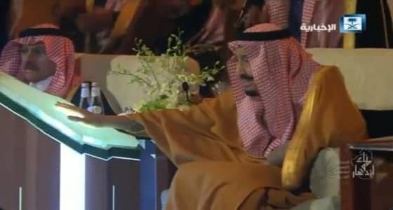 بالفيديو.. خادم الحرمين الشريفين يفتتح ويضع حجر الأساس للمشاريع التنموية بالرياض