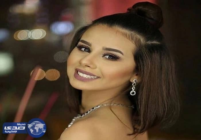 بالفيديو والصور.. منه عرفه تتحدث عن فستانها الجريء ووالدتها تدفعها امام الحضور