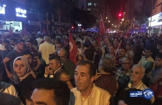 تباين الآراء بين معارض ومؤيد للإنقلاب في الشارع التركي