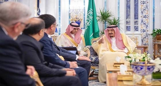 بالصور.. خادم الحرمين يتسلم أوراق اعتماد عدد من سفراء الدول الصديقة