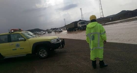 بالصور.. الدفاع المدني يحذر من التقلبات الجوية