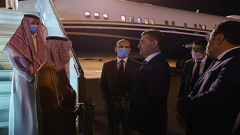 بالصور.. وزير الخارجية يصل أوزبكستان في زيارة رسمية