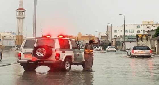 بالصور.. هطول أمطار غزيرة على الطائف.. والمرور يحذر السائقين