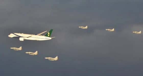 بالفيديو والصور.. الطائرات الباكستانية المقاتلة من طراز JF-17 ترافق طائرة ولي العهد لدى دخوله باكستان
