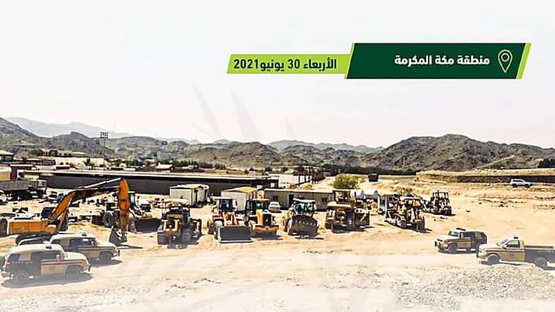 ضبط مخالفين لنظام البيئة يقومون بنقل الرمال وتجريف التربة في جدة