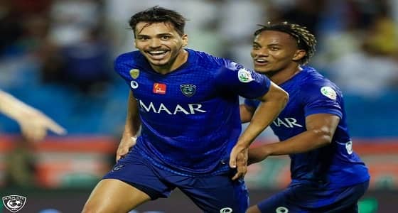 بالصور.. « لوشيسكو » يريح لاعبي الهلال بعد رباعية « الاتفاق »