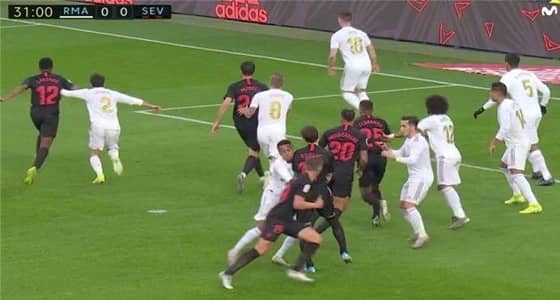 فضيحة تحكيمية في مباراة ريال مدريد وإشبيلية