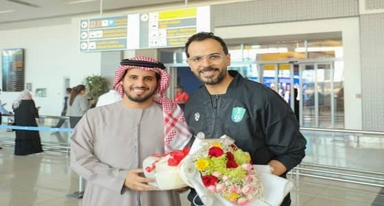 بالصور.. وصول بعثة الأهلي إلى الإمارات