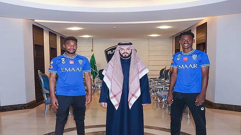 بالصور.. الهلال يوقع مع "رديف والجبيع"