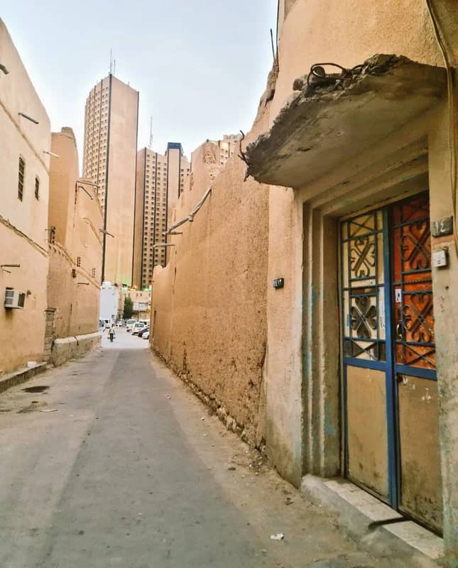 أحد السكك القديمة في حي الديرة