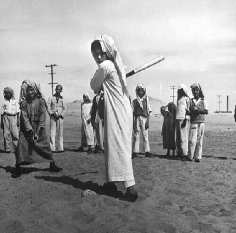 أطفال يلعبون البيسبول قديما