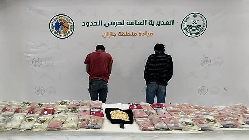القبض على مقيمين لتهريبهما 43 كيلوجرامًا من الحشيش و3420 قرصًا من مادة الإمفيتامين