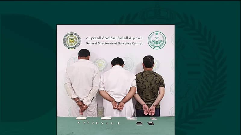 القبض على 3 مقيمين بتبوك لترويجهم مادة الميثامفيتامين المخدر