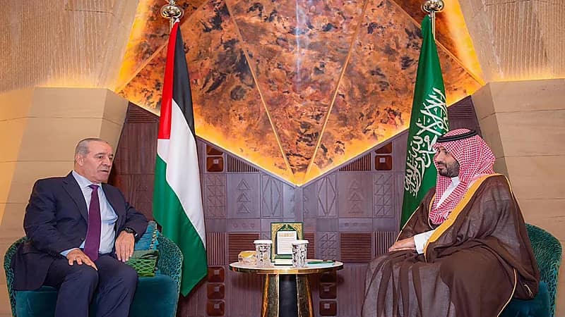 ولي العهد يستقبل نائب رئيس دولة فلسطين في قصر اليمامة