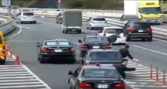 بالفيديو.. موكب رئيس الوزراء الياباني يثير سخرية رواد مواقع التواصل