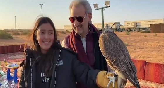 بالفيديو.. الوليد بن طلال في رحلة جديدة مع الأميرات الخمس