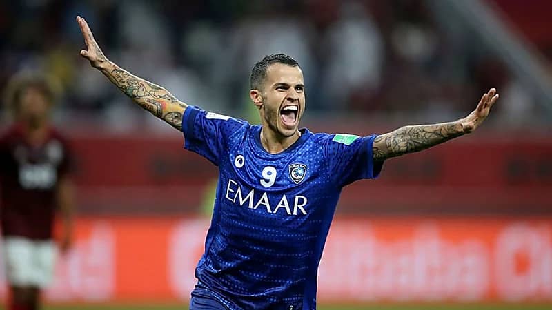 عرض إيطالي لضم محترف الهلال "جيوفينكو"