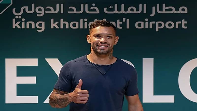 وصول كارلوس جونيو إلى الرياض لينضم للشباب