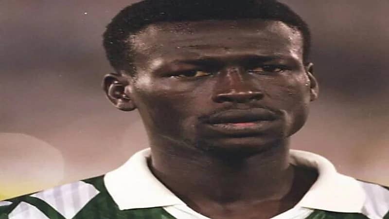 بغلف يقدم 50 ألف ريال للاعب الأهلي السابق خالد مسعد