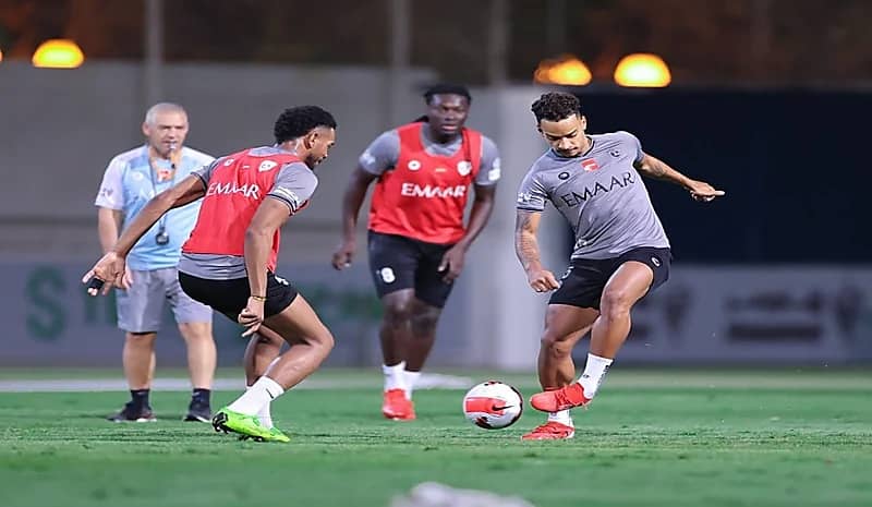 الهلال يجري مرانا اعتياديا استعدادا لمواجهة الشباب "صور"