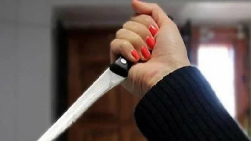 سيدة تحاول قتل "سائق" انتقامًا لشرفها