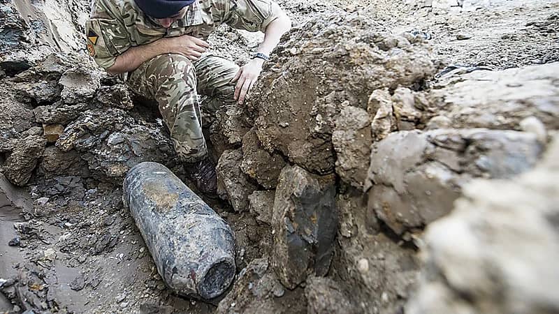 مُسن يقود الشرطة لقنبلة لم تنفجر منذ 80 عاما