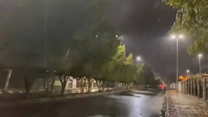 شاهد.. لحظة هطول الأمطار على القريات وسط أجواء شديدة البرودة