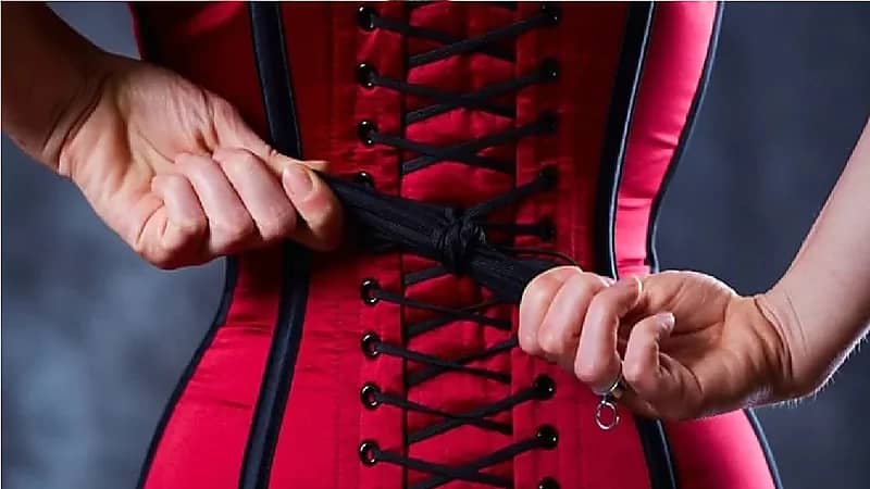 بالفيديو.. طبيب يُحذر: ارتداء المشدات قد يؤدي لارتجاع مريئي